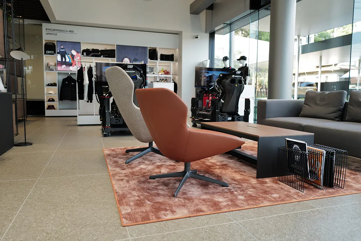 ポルシェセンター北大阪の店内
