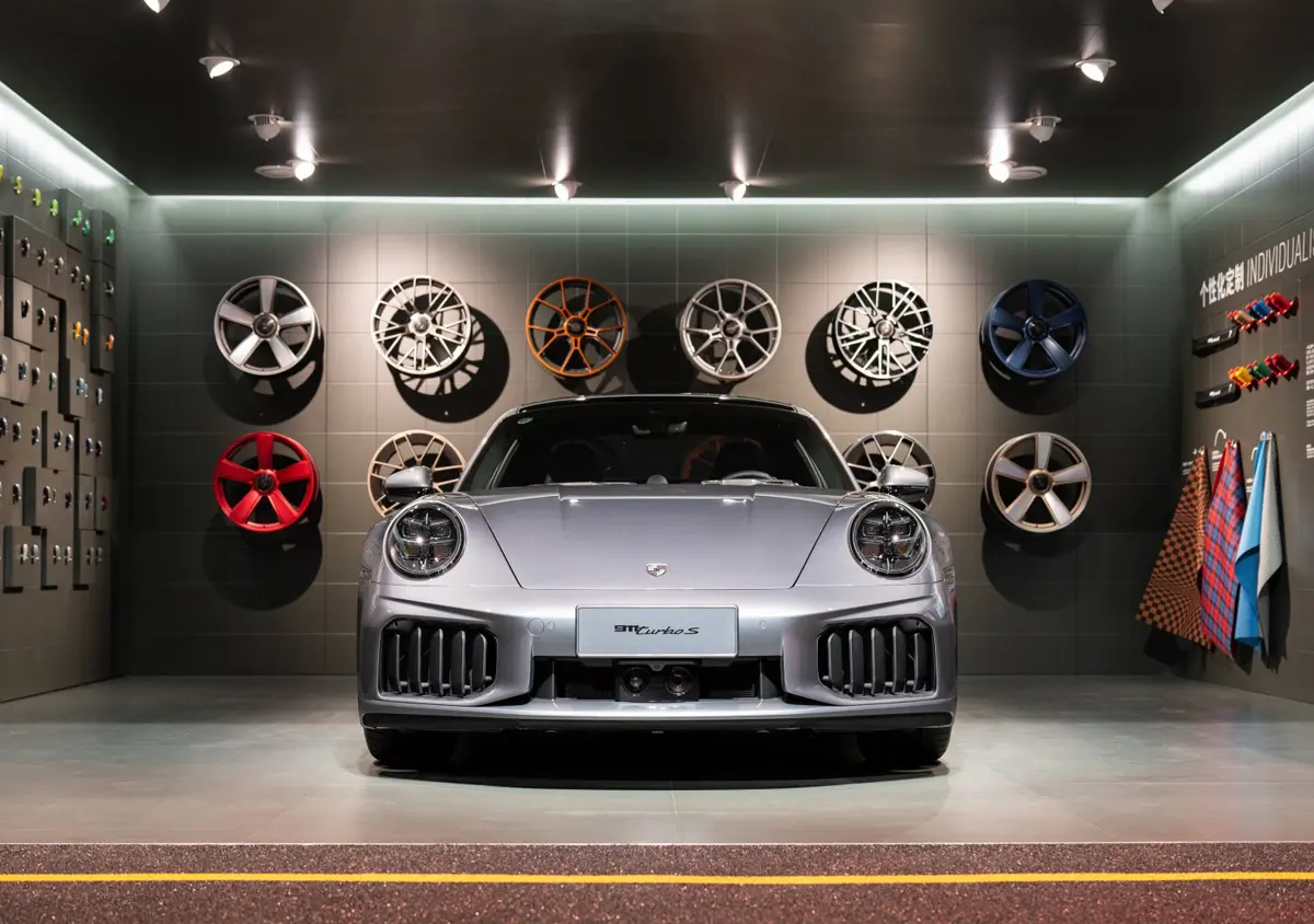 中国 北京モーターショーにて展示される911ターボ