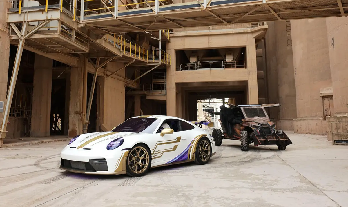 リーグ・オブ・レジェンド：ワイルドリフトとのコラボレーションによる特別なポルシェ911GT3（全景）