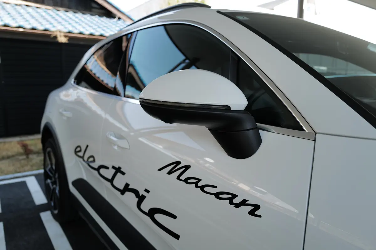 ポルシェ マカン 4S エレクトリックのエクステリア（ホワイト、サイド）