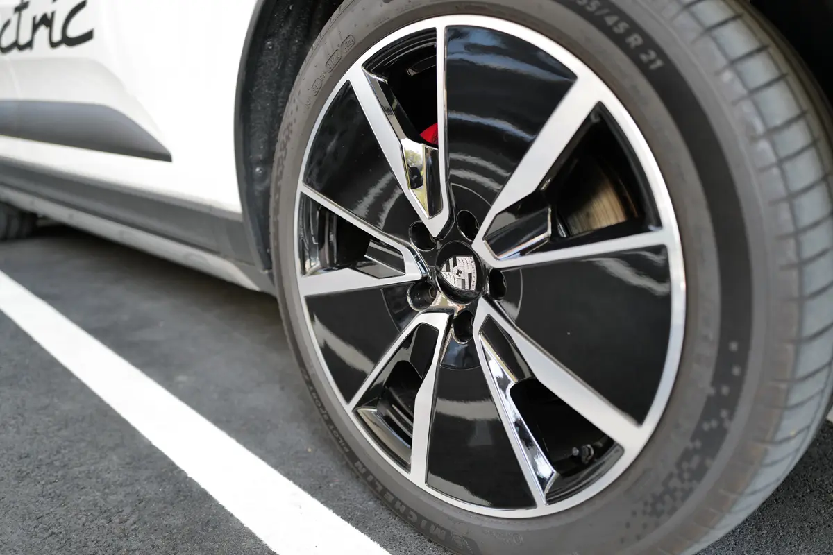 ポルシェ マカン 4S エレクトリックのエクステリア（ホワイト、ホイール）