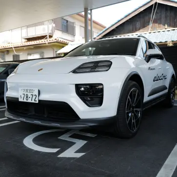 ポルシェ マカン 4S エレクトリックのエクステリア（ホワイト、全景）