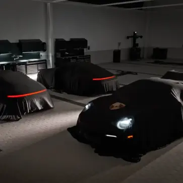 ポルシェとピクサー「トイ・ストーリー5」とのコラボレーションによるポルシェ911のティーザー画像