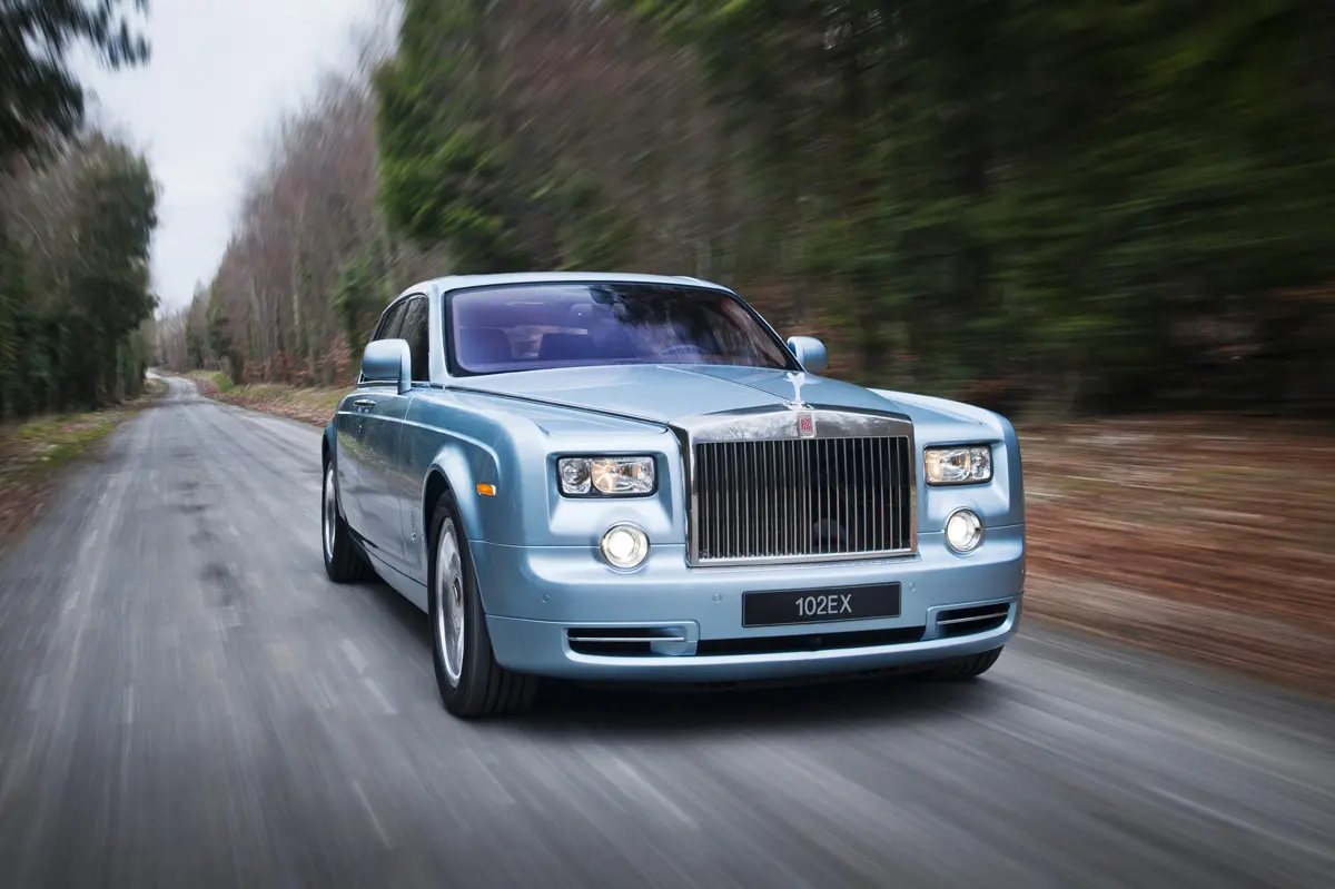 ロールス・ロイスのコンセプトカー101EX（全景、走行）