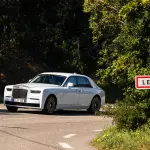 南仏を走るロールスロイス・ファントム（ホワイト）