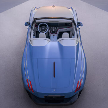 ロールス・ロイスのコーチビルト「プロジェクト・ナイチンゲール」後方上部(静止)