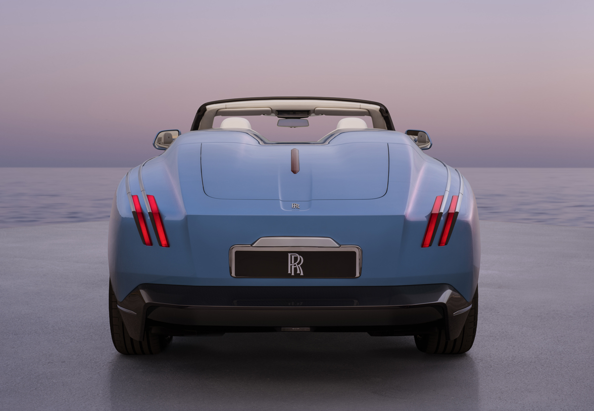 ロールス・ロイスのコーチビルト「プロジェクト・ナイチンゲール」リア（静止）