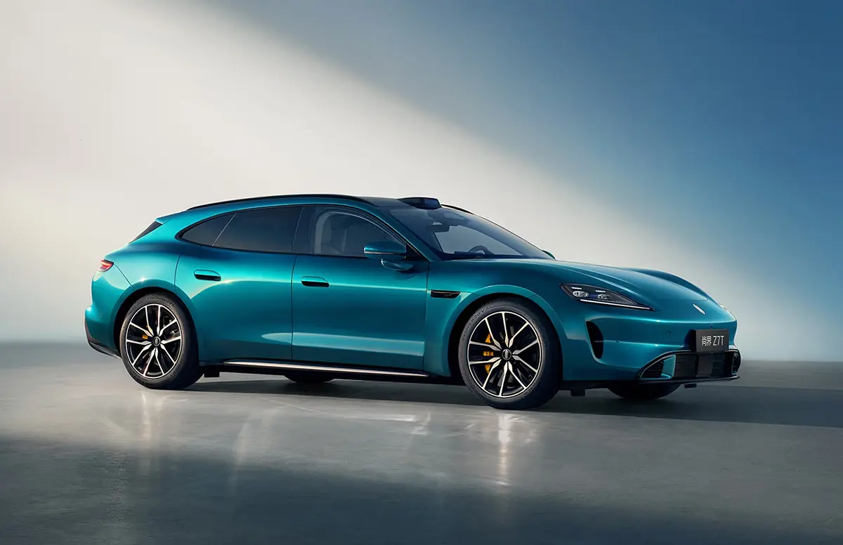 中国、上海汽車（SAIC）「Z7T」フロントサイド（グリーン）、静止