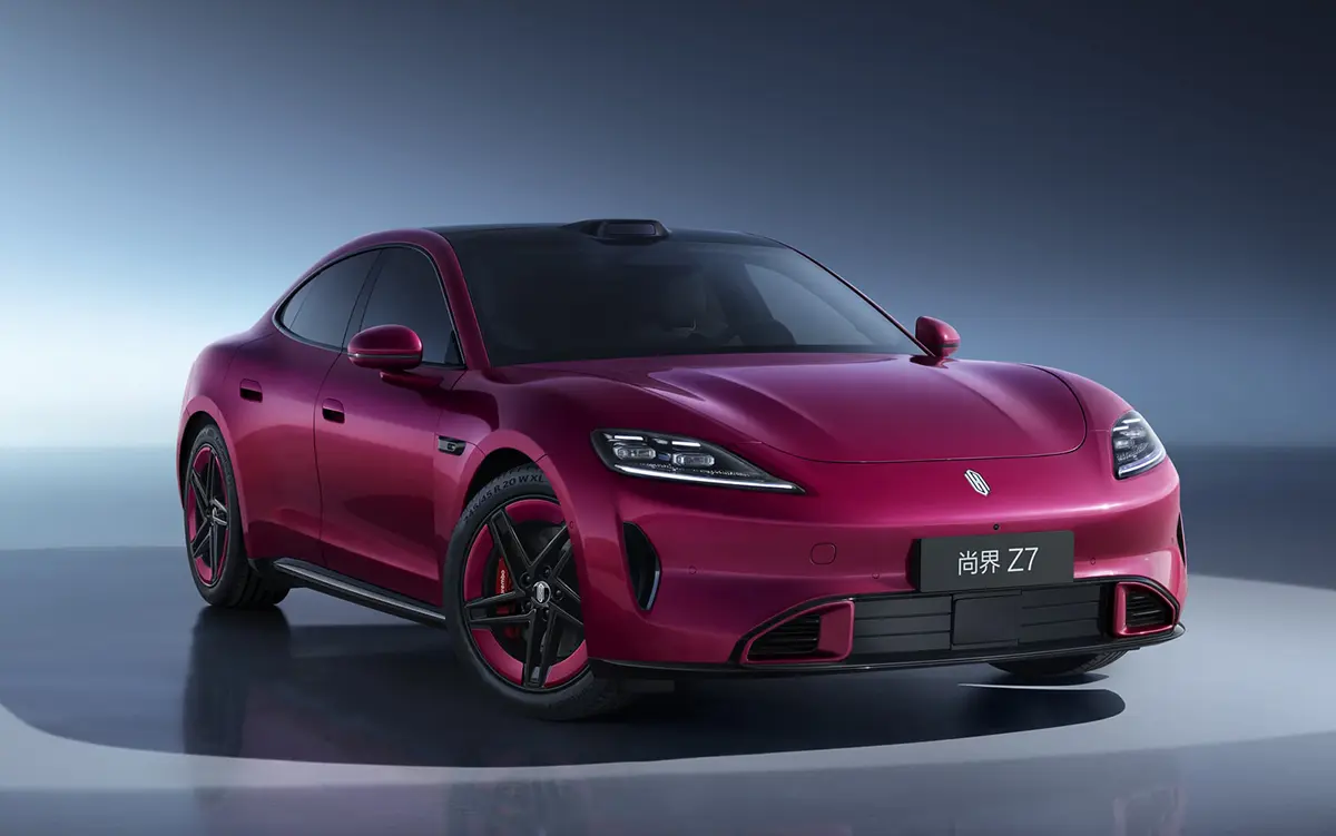 中国、上海汽車（SAIC）「Z7」フロントサイド（ピング）、静止