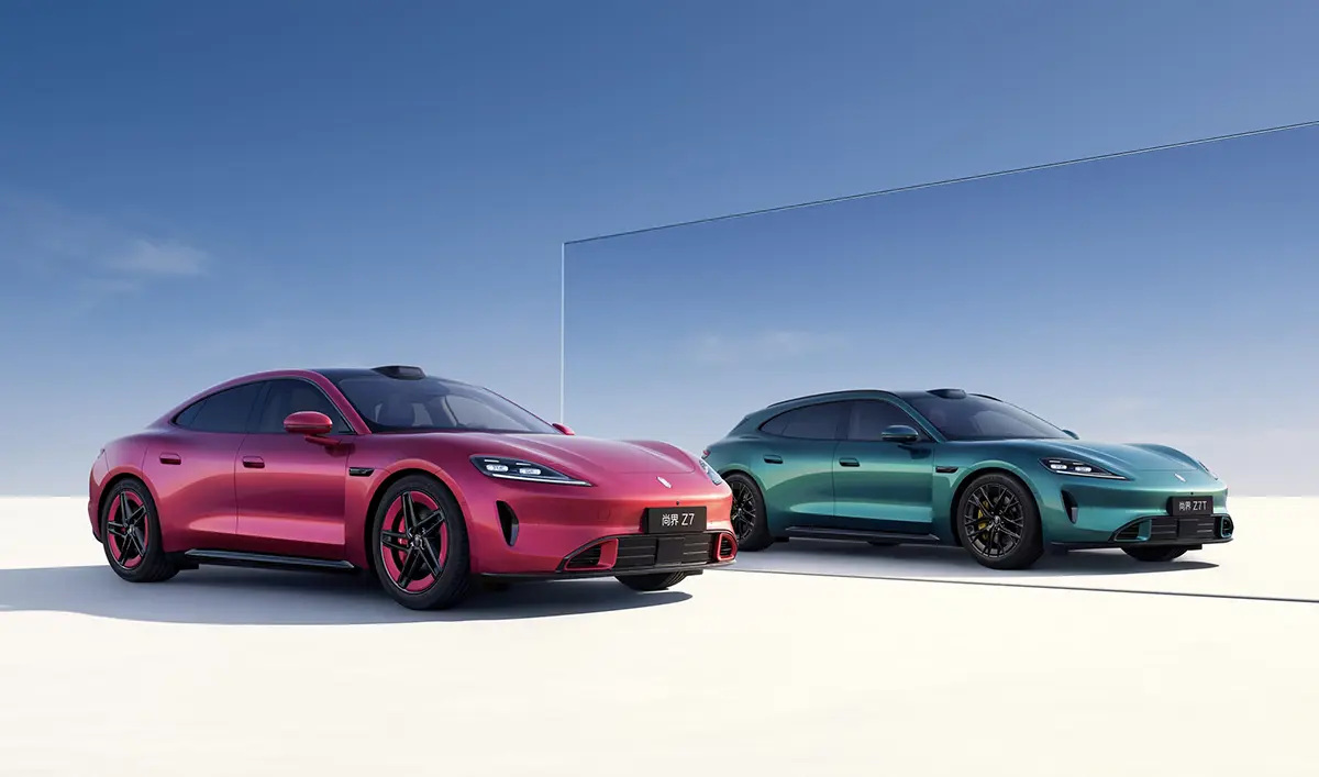 中国、上海汽車（SAIC）「Z7（ピンク）」「Z7T（グリーン）」フロントサイド、静止