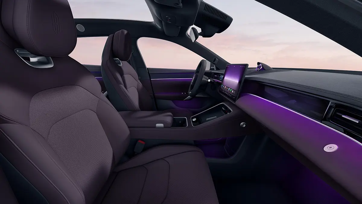 中国、上海汽車（SAIC）「Z7」インテリア