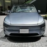 テスラ・モデルY（シルバー）、フロント