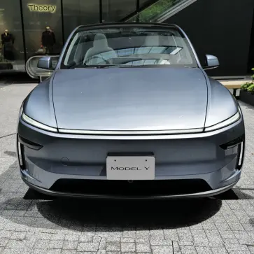 テスラ・モデルY（シルバー）、フロント