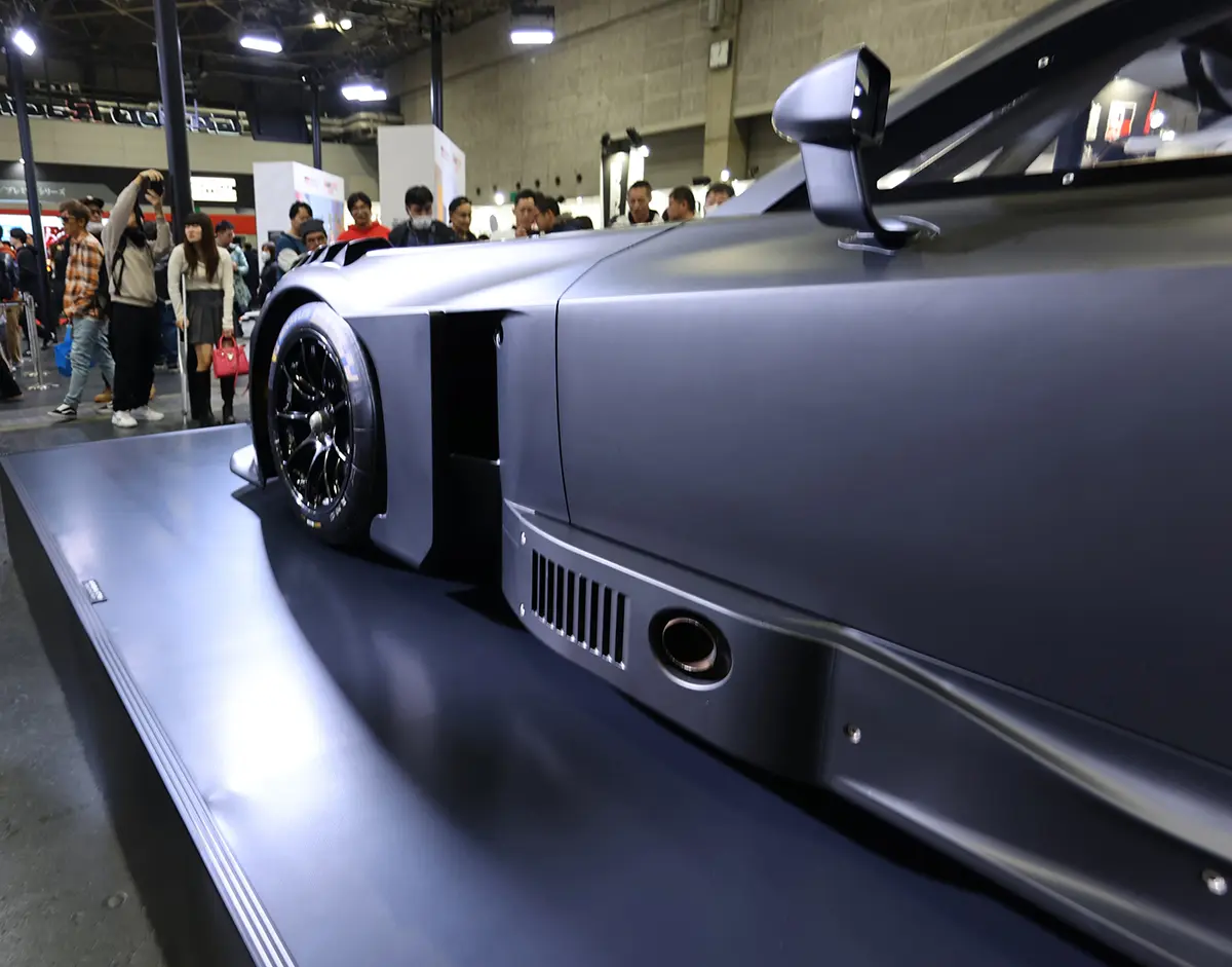 トヨタ GR GT3のサイド（静止、マットブラック）