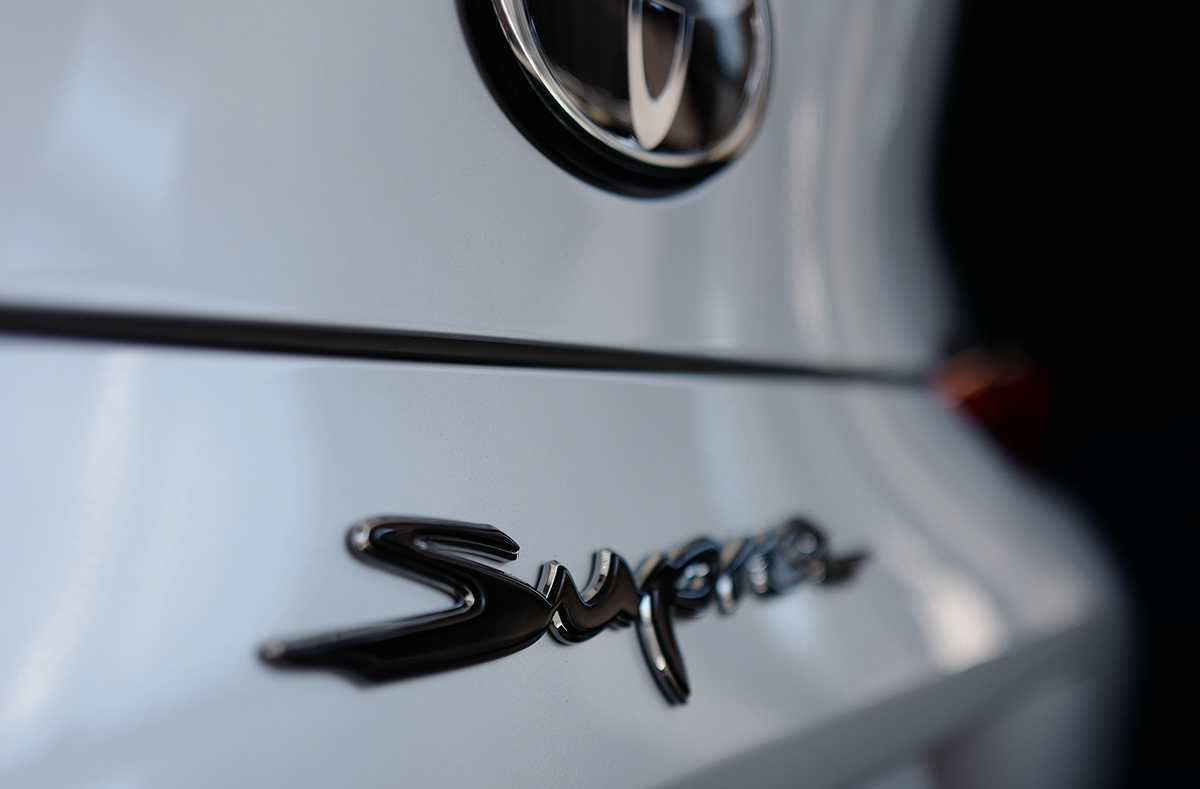 トヨタ GRスープラのエクステリア～「Supra」エンブレム