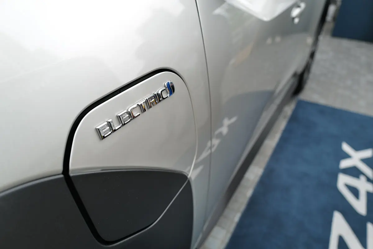 トヨタ bZ4Xの充電口