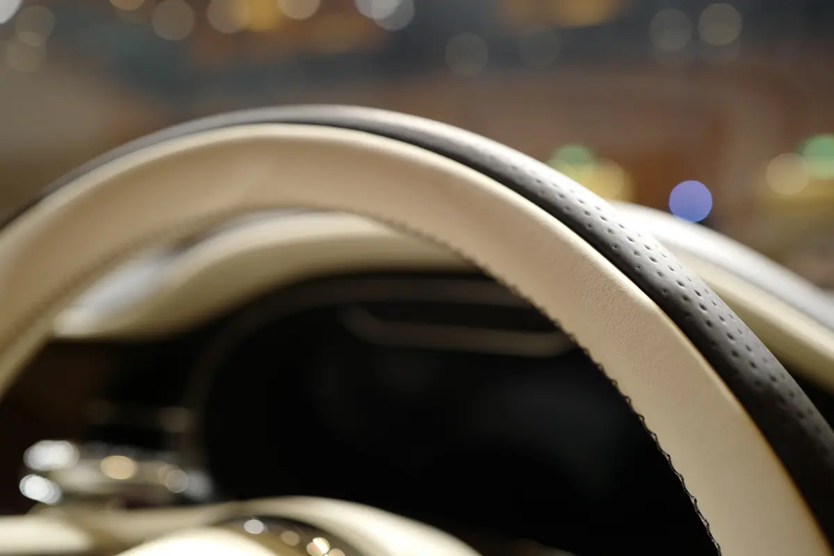 ベントレーのインテリア（ステアリングホイール）