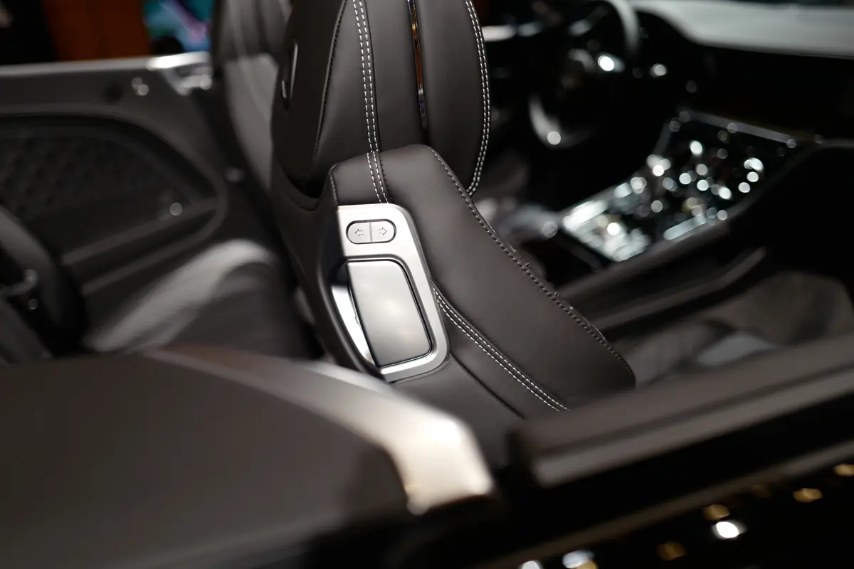 ベントレーのインテリア（シート）