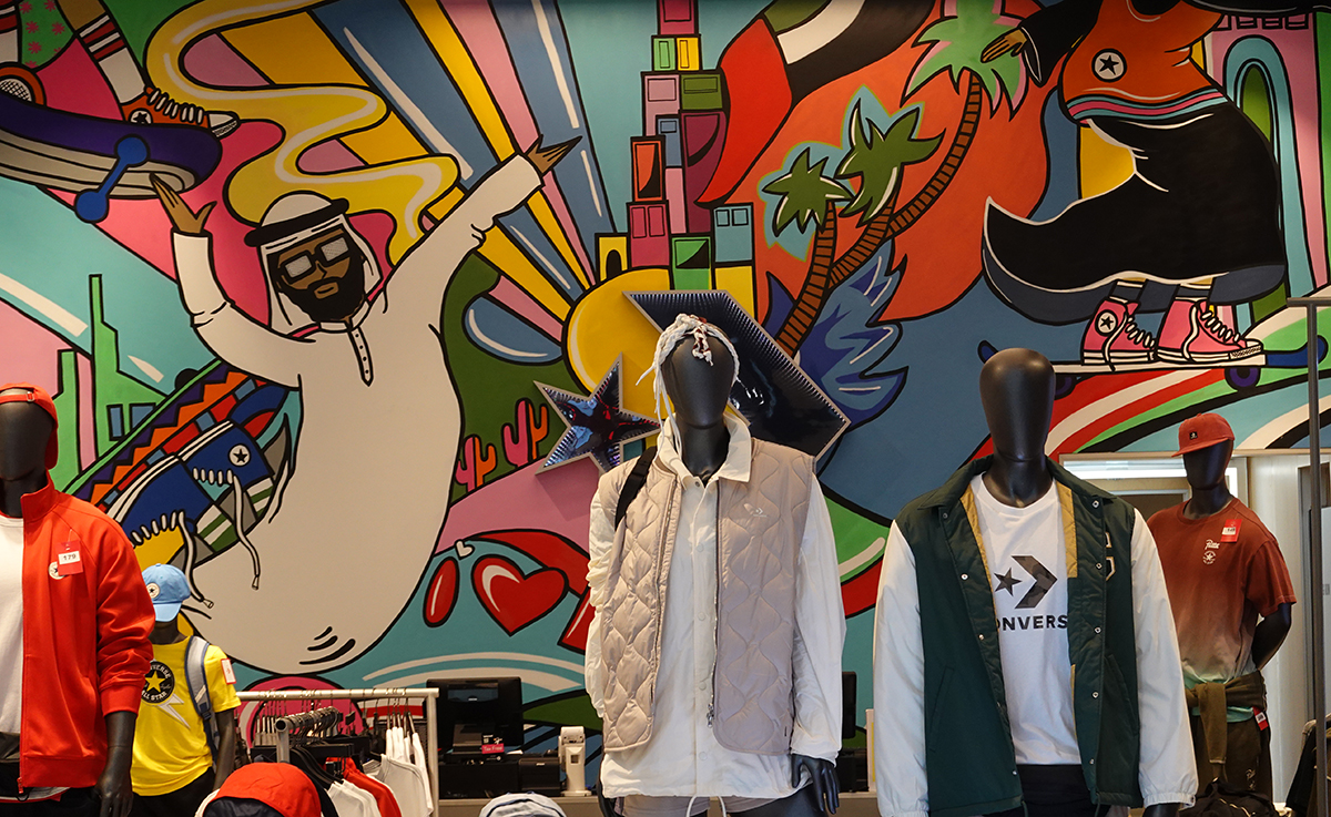 ドバイモールにてマネキンの展示