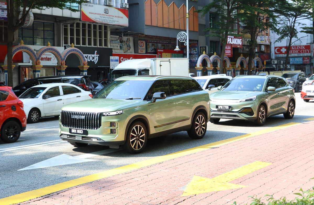 マレーシア クアラルンプールを走行する中国製EV