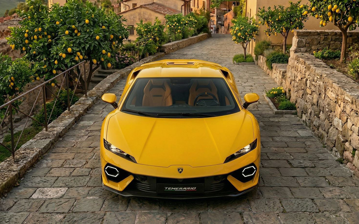 イエローのランボルギーニ・テメラリオ（静止状態、正面）