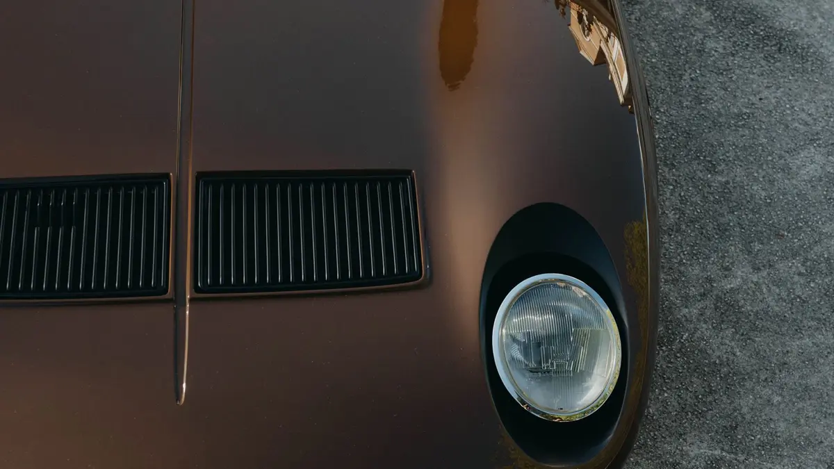 ランボルギーニのクラシックカー部門「ポロストリコ」によってレストアされたミウラSVのヘッドライト