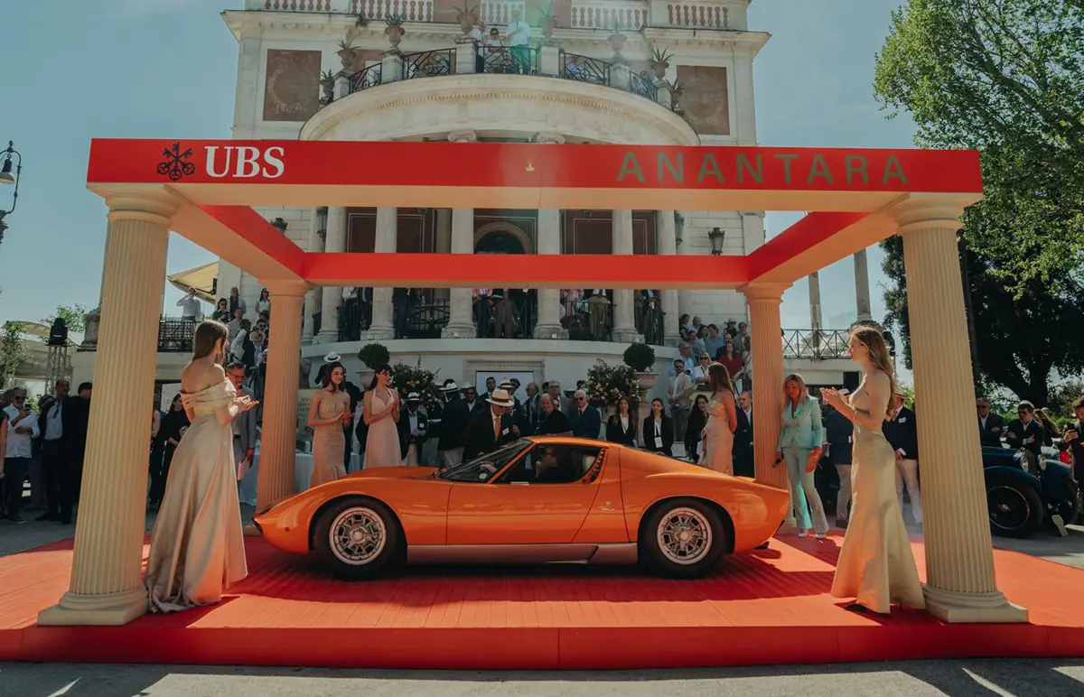 ランボルギーニのクラシックカー部門「ポロストリコ」によってレストアされたミウラSV（オレンジ）