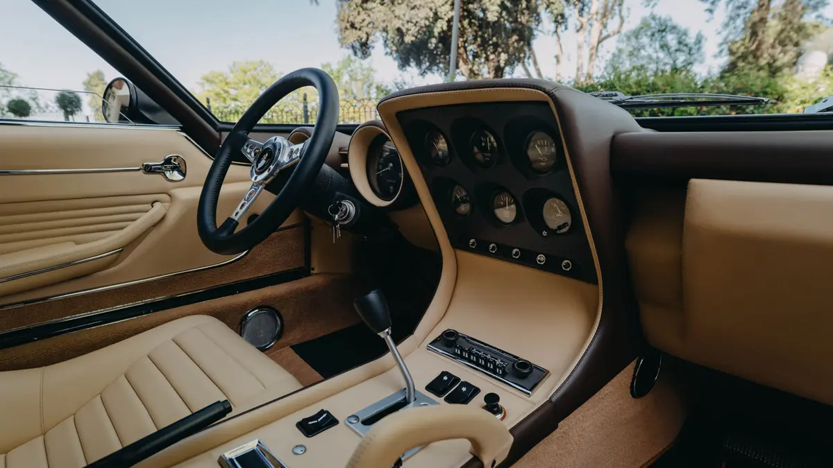 ランボルギーニのクラシックカー部門「ポロストリコ」によってレストアされたミウラSVのインテリア