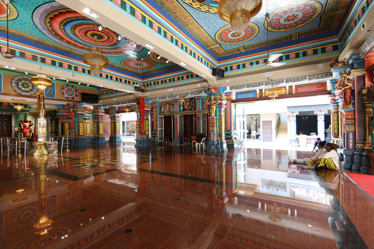 マレーシア クアラルンプールの「スリ マハ マリアマン」インド寺院〜礼拝堂