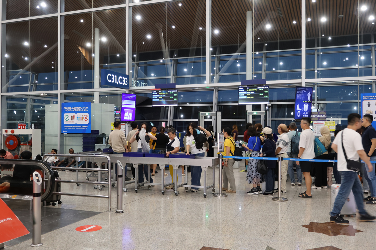 マレーシア クアラルンプール国際空港にて