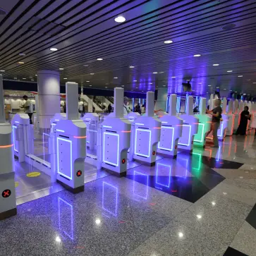 マレーシア クアラルンプール国際空港にて出国ゲート