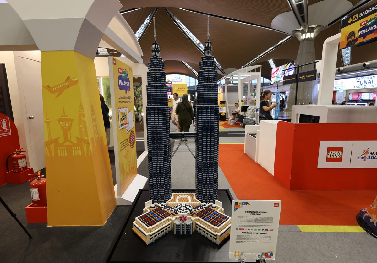 マレーシア クアラルンプール国際空港にてレゴブース