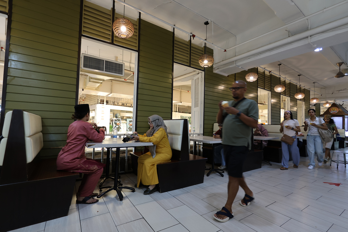 マレーシア、クアラルンプールの「セントラルマーケット」内のフードコート