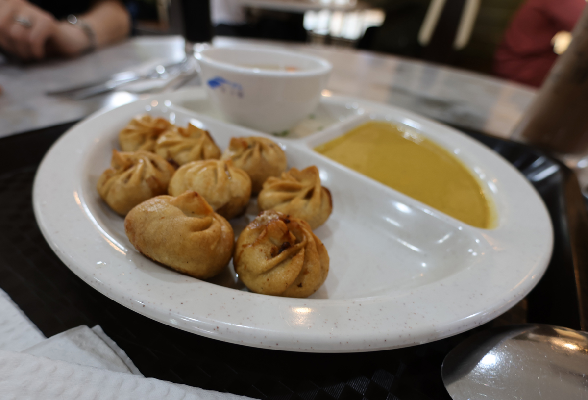 マレーシア、クアラルンプールの「セントラルマーケット」フードコートにて揚げ餃子