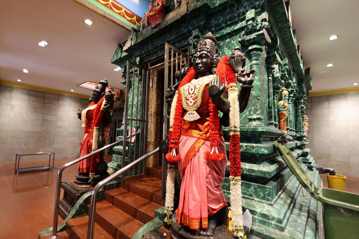 マレーシア クアラルンプールの「スリ マハ マリアマン」インド寺院〜仏像