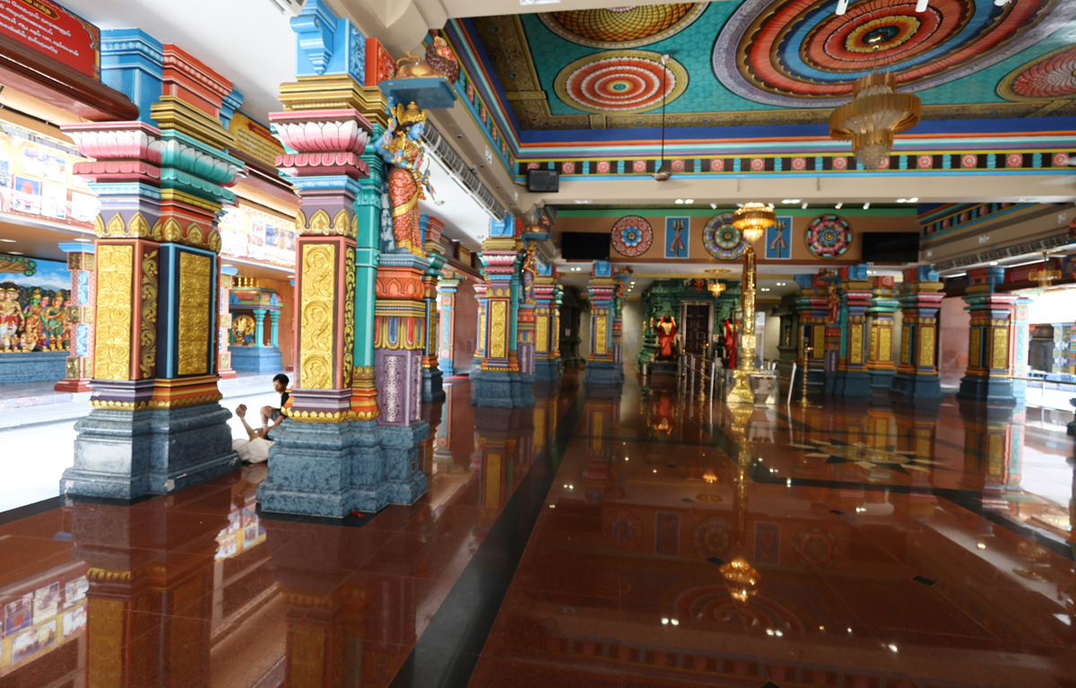 マレーシア クアラルンプールの「スリ マハ マリアマン」インド寺院〜礼拝堂