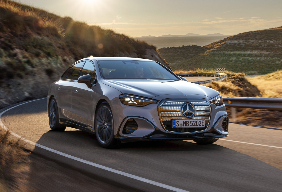 メルセデス・ベンツ Cクラスのフロント（走行）