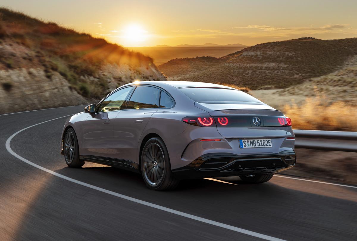 メルセデス・ベンツ Cクラスのリヤビュー（走行）