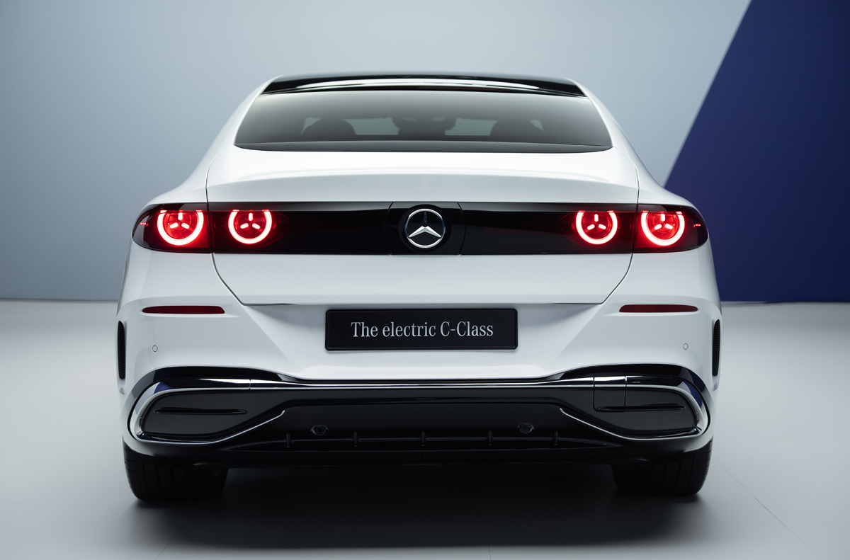 メルセデス・ベンツ Cクラスのリヤ正面（静止、スタジオ画像）