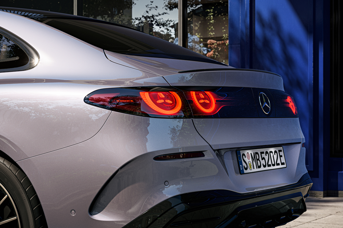 メルセデス・ベンツ Cクラスのリヤ（テールランプ発光）