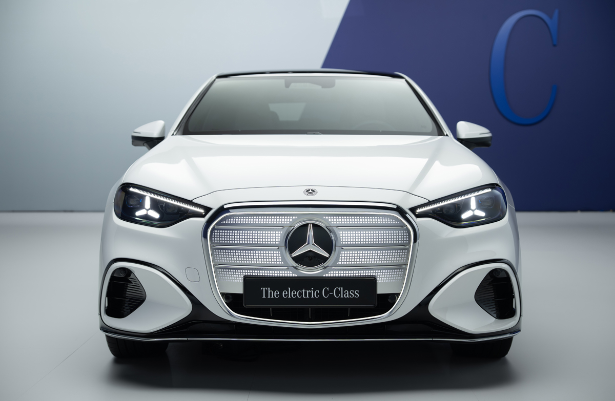 メルセデス・ベンツ Cクラスのフロント（スタジオ、静止）