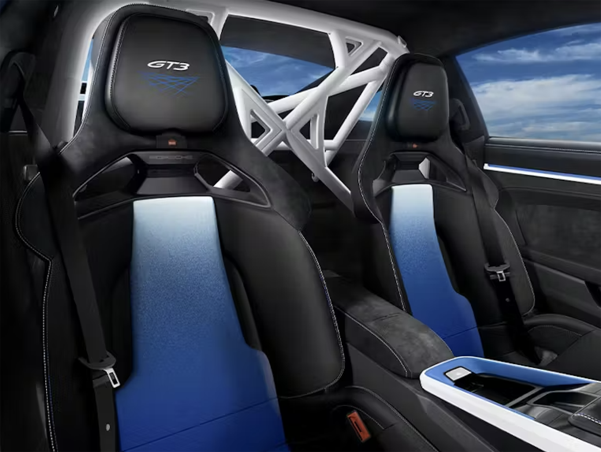 ポルシェ911 GT3 アルティザンエディションのインテリア〜シートとロールケージ