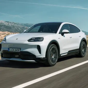 ポルシェ・カイエン・クーペ・エレクトリック（ホワイト）のフロント