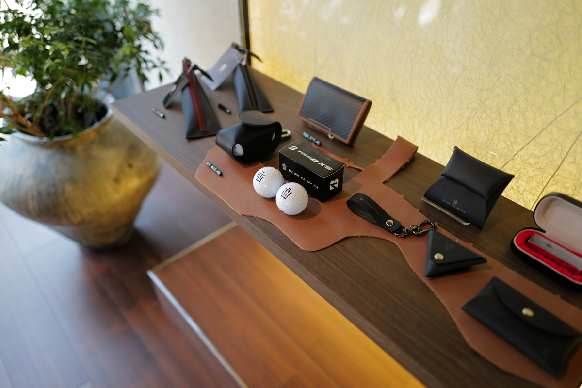 THE CROWN 大阪千里の店内