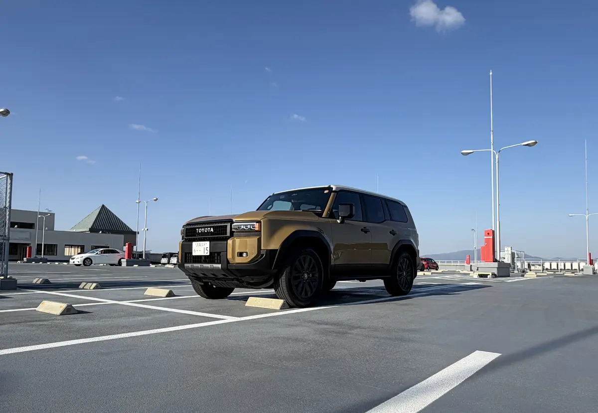 トヨタ ランドクルーザーZXの全景（サンド）