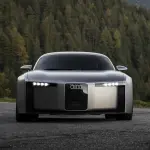 シルバーのアウディ コンセプトC（静止、正面）