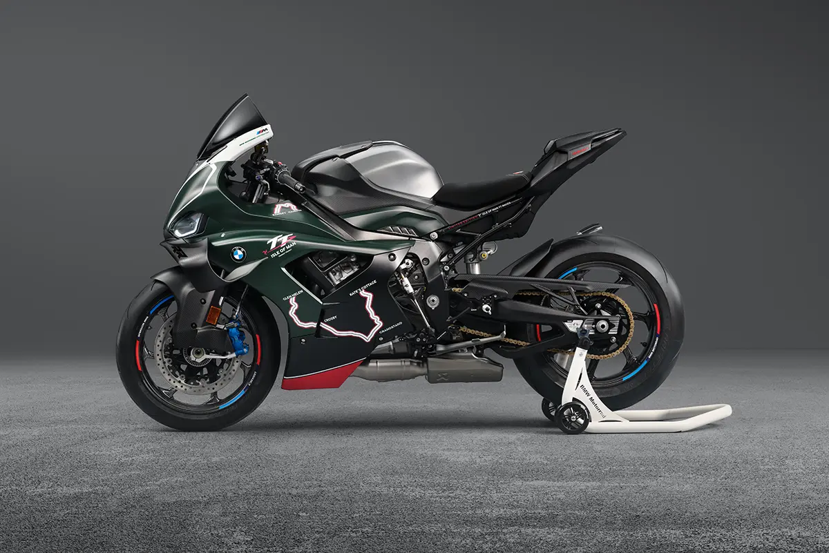 BMWの限定バイク、M RR アイル・オブ・マン「TT」のサイド