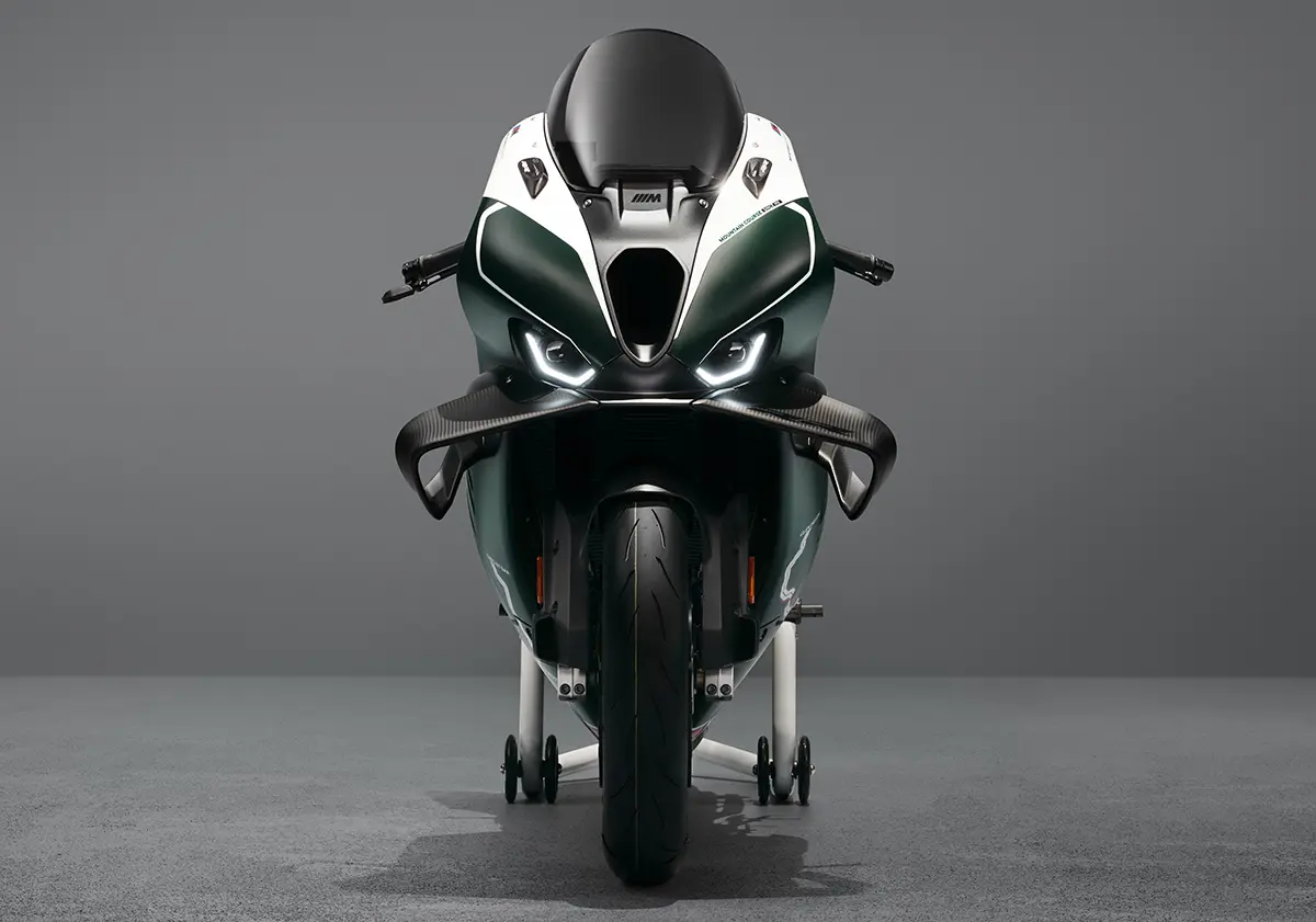 BMWの限定バイク、M RR アイル・オブ・マン「TT」のフロント