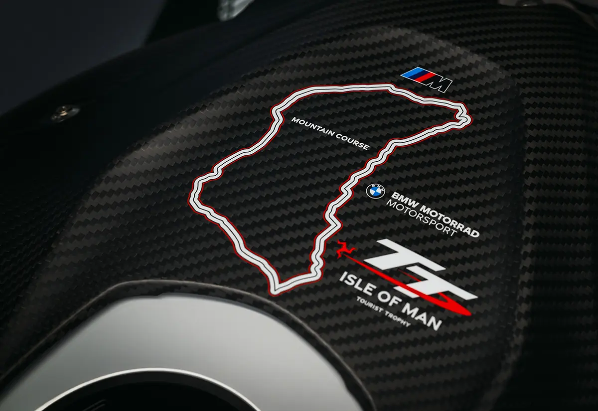 BMWの限定バイク、M RR アイル・オブ・マン「TT」のタンク