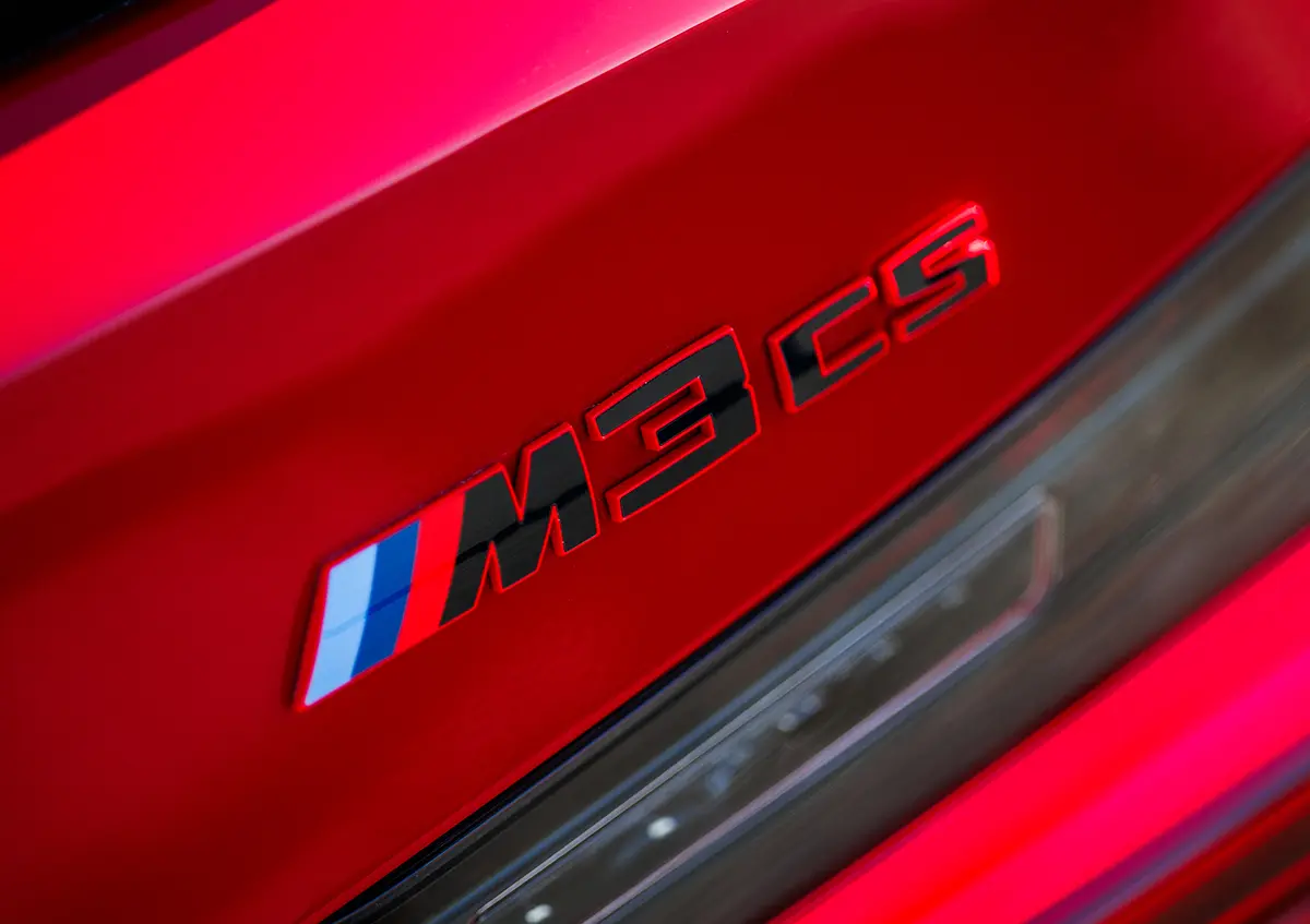 BMW M3 CS「MT採用の限定モデル」～エクステリア～「M3」バッジ